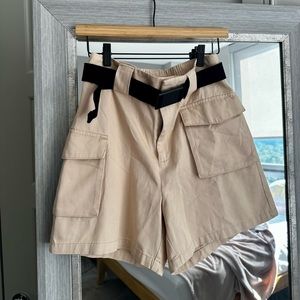 aritzia cargo shorts with belt